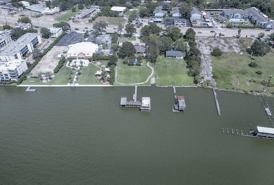 Luxury Waterfront Pelican Bay Estate - Seabrook, Texas