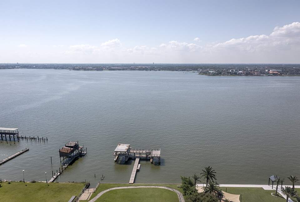 Luxury Waterfront Pelican Bay Estate - Seabrook, Texas