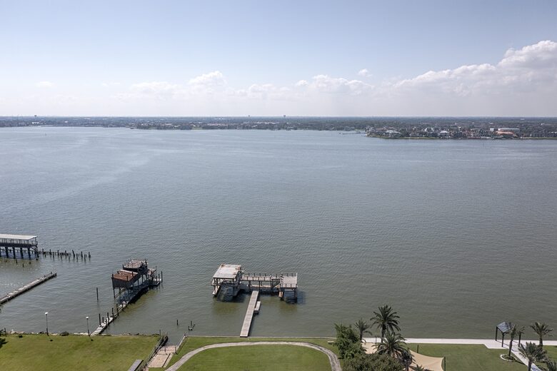 Luxury Waterfront Pelican Bay Estate - Seabrook, Texas
