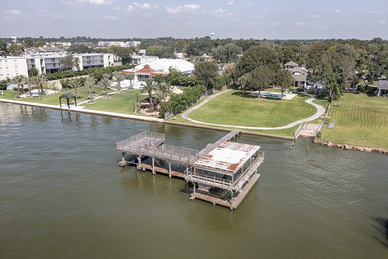 Luxury Waterfront Pelican Bay Estate - Seabrook, Texas