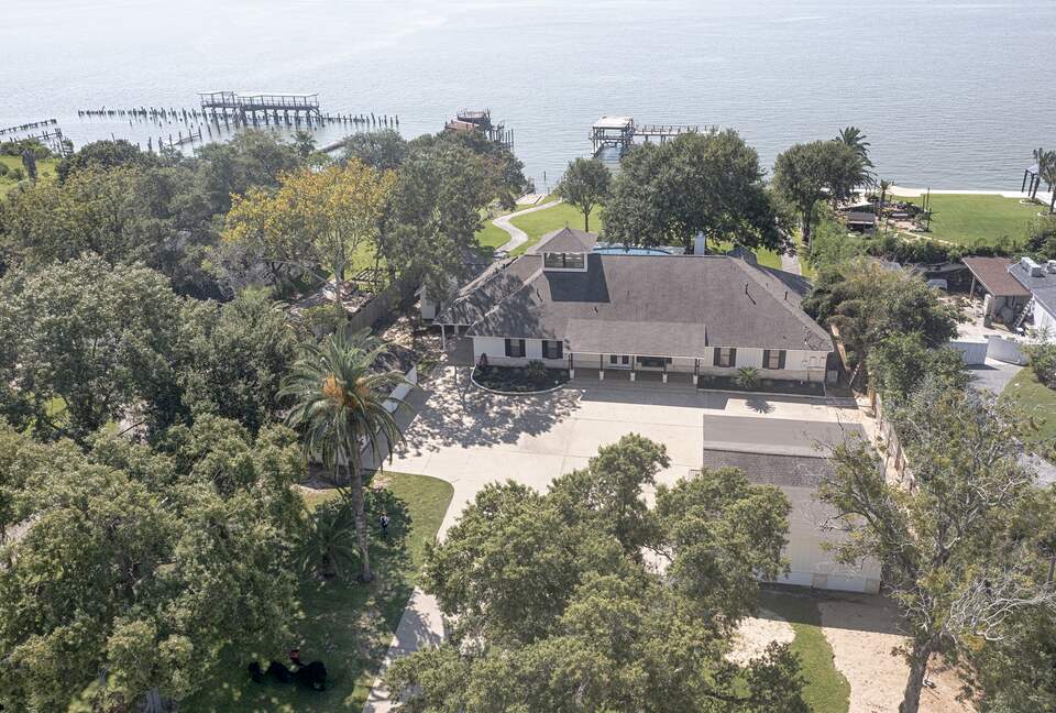 Luxury Waterfront Pelican Bay Estate - Seabrook, Texas