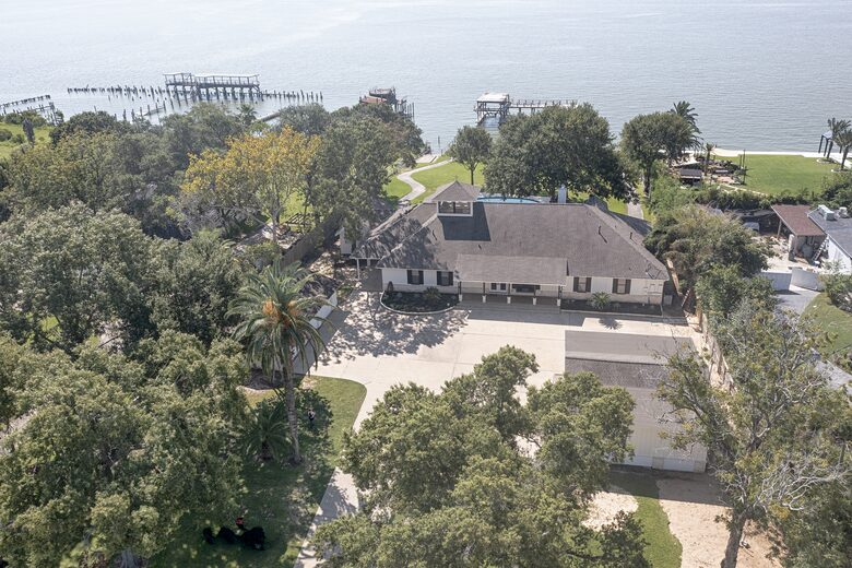 Luxury Waterfront Pelican Bay Estate - Seabrook, Texas