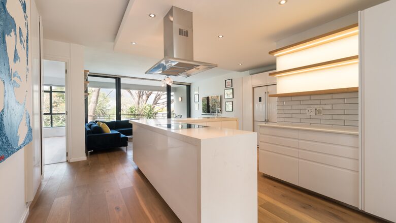 Luxury Retreat set in wooded glen beside the ocean - Cape Town, South Africa