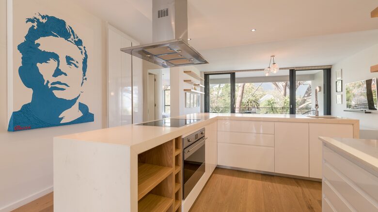 Luxury Retreat set in wooded glen beside the ocean - Cape Town, South Africa