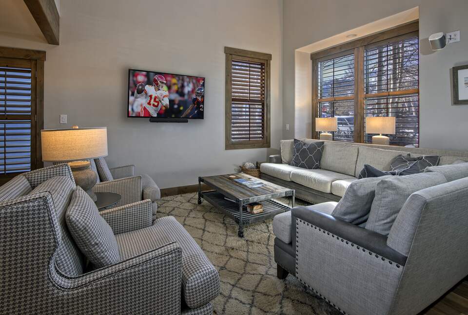 Cozy home in Breckenridge Historic District - ski, mountain bike & hike - walk to shopping + dining - Breckenridge, Colorado