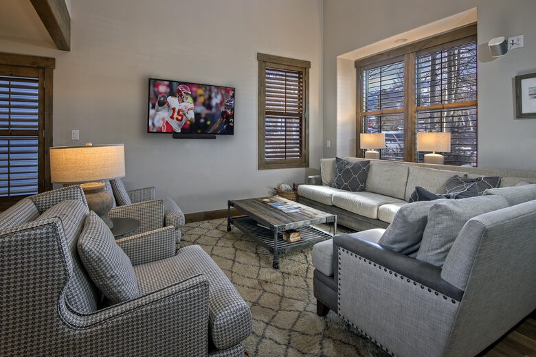 Cozy home in Breckenridge Historic District - ski, mountain bike & hike - walk to shopping + dining - Breckenridge, Colorado