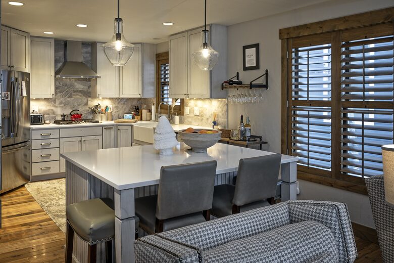 Cozy home in Breckenridge Historic District - ski, mountain bike & hike - walk to shopping + dining - Breckenridge, Colorado