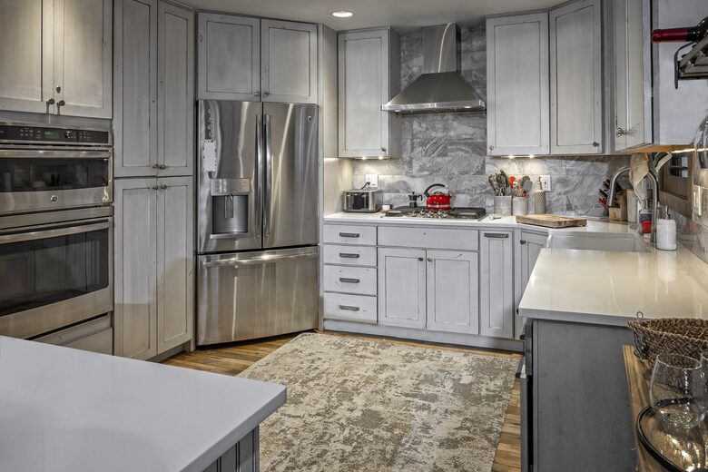 Cozy home in Breckenridge Historic District - ski, mountain bike & hike - walk to shopping + dining - Breckenridge, Colorado