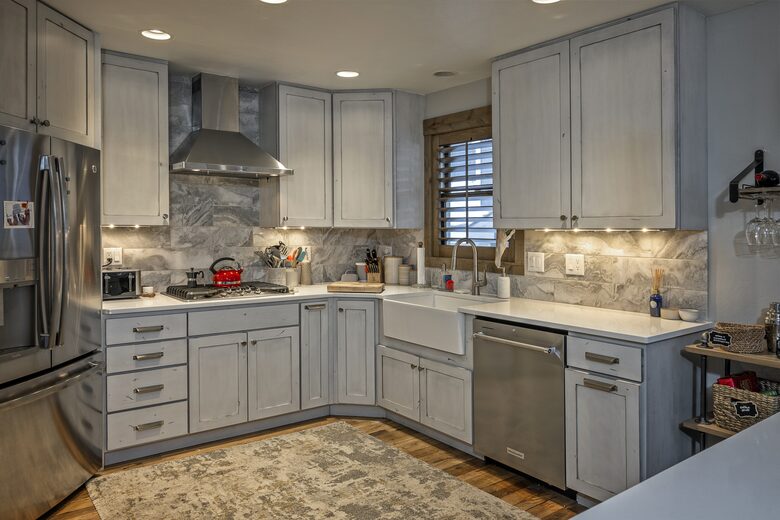 Cozy home in Breckenridge Historic District - ski, mountain bike & hike - walk to shopping + dining - Breckenridge, Colorado