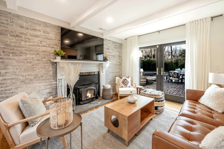 Cozy Retreat With Pool, Hot Tub, and Close to Beach - Wading River, New York