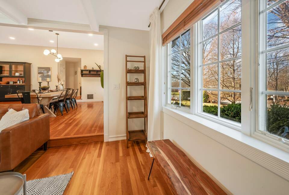 Cozy Retreat With Pool, Hot Tub, and Close to Beach - Wading River, New York