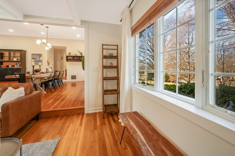 Cozy Retreat With Pool, Hot Tub, and Close to Beach - Wading River, New York