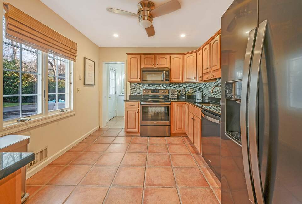 Cozy Retreat With Pool, Hot Tub, and Close to Beach - Wading River, New York