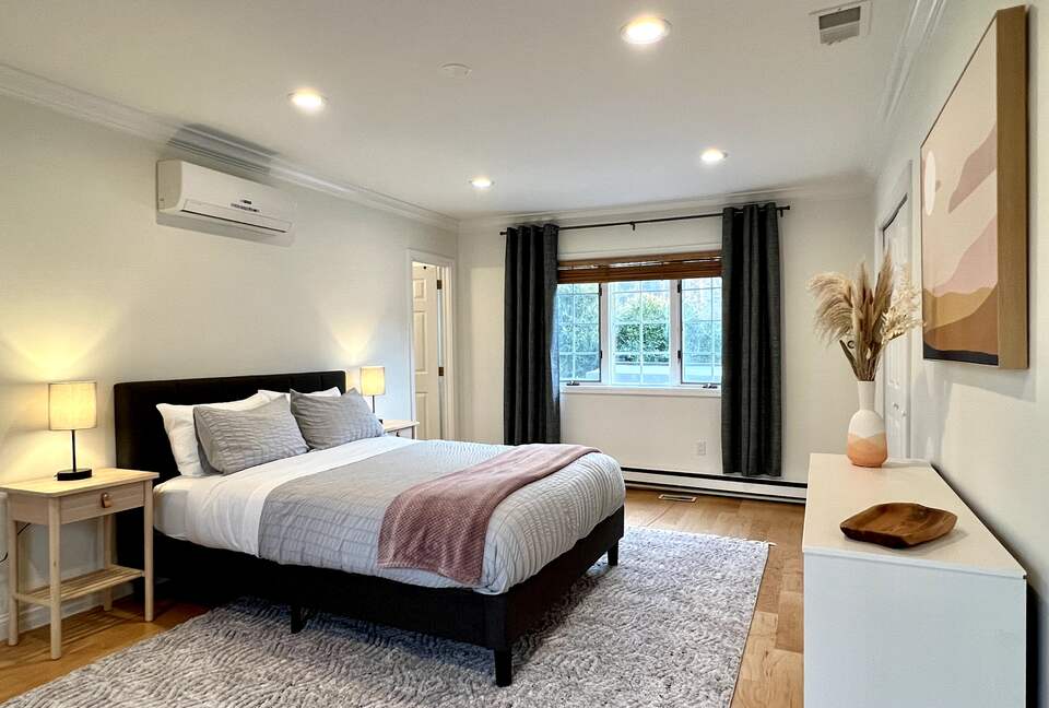 Cozy Retreat With Pool, Hot Tub, and Close to Beach - Wading River, New York