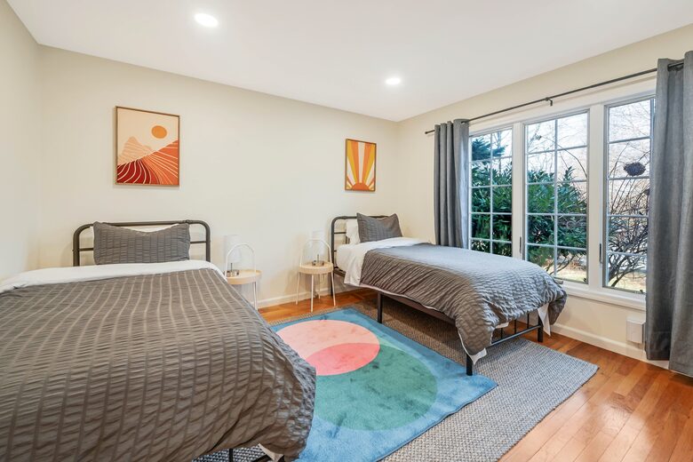 Cozy Retreat With Pool, Hot Tub, and Close to Beach - Wading River, New York