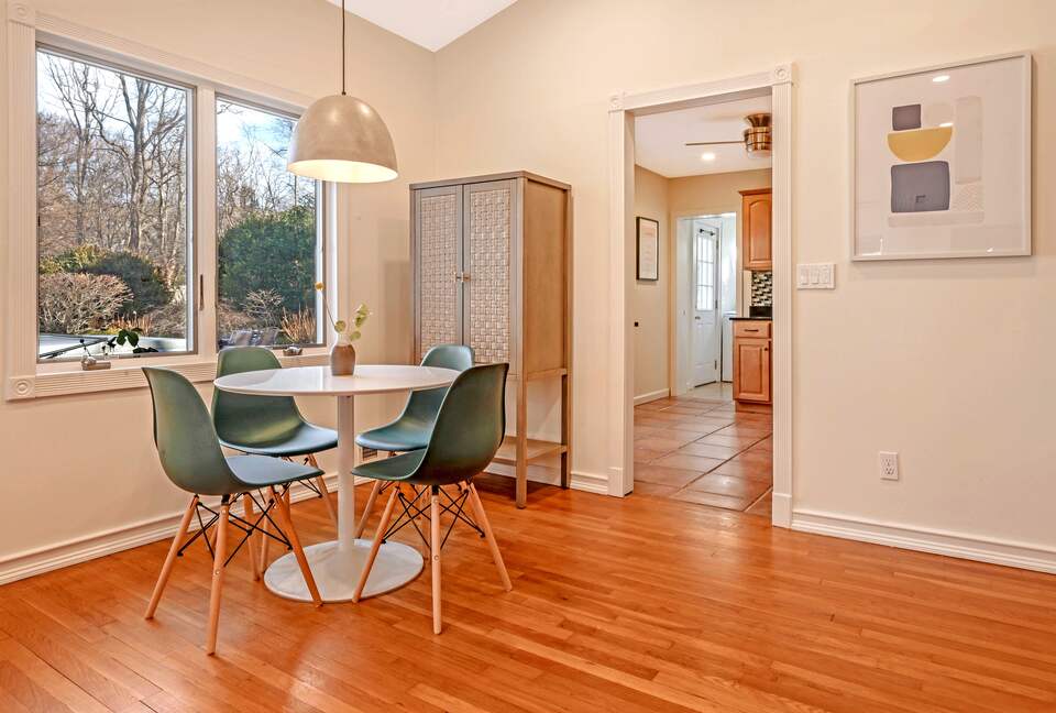 Cozy Retreat With Pool, Hot Tub, and Close to Beach - Wading River, New York