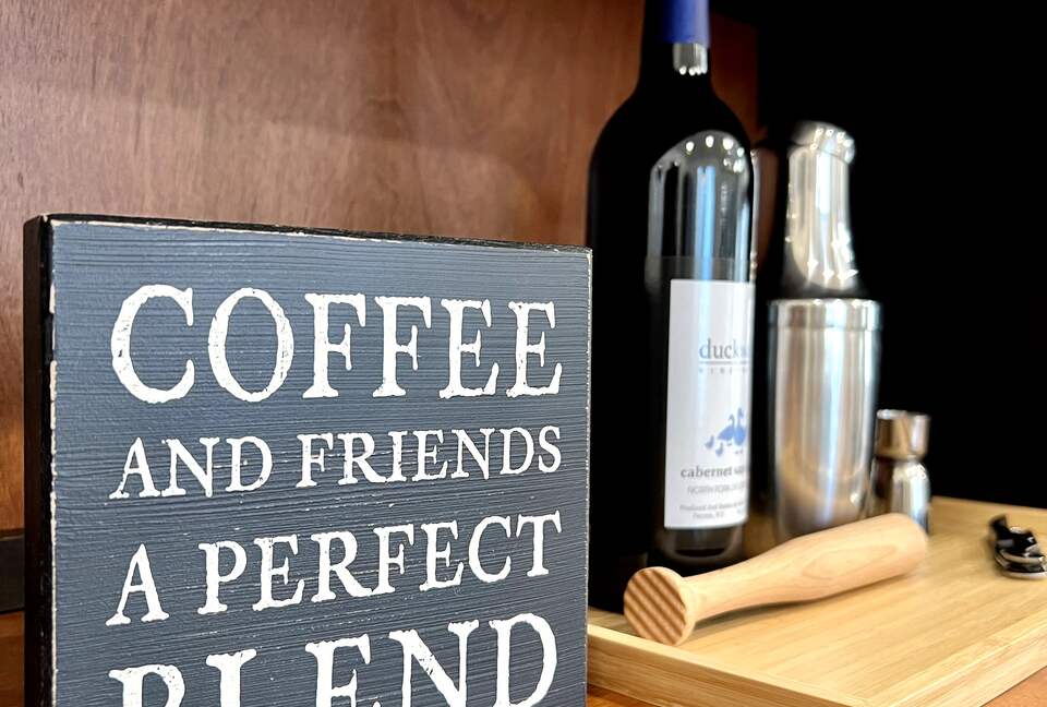 Cozy Retreat With Pool, Hot Tub, and Close to Beach - Wading River, New York