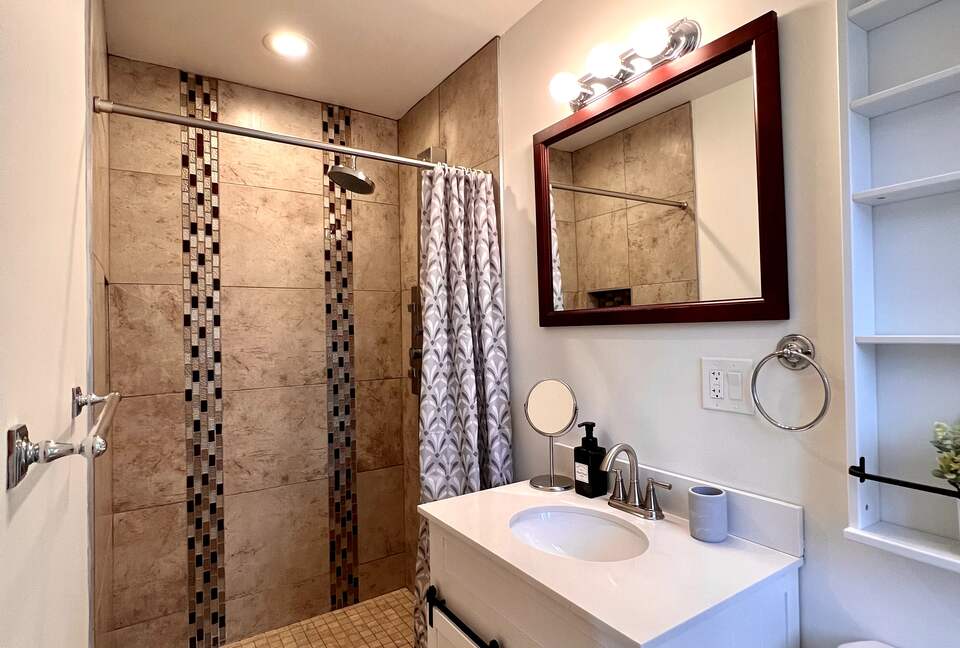 Cozy Retreat With Pool, Hot Tub, and Close to Beach - Wading River, New York