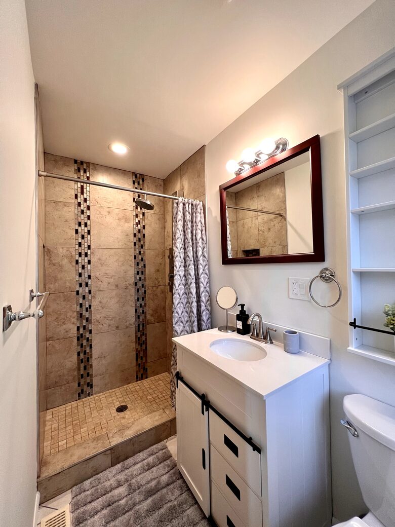 Cozy Retreat With Pool, Hot Tub, and Close to Beach - Wading River, New York