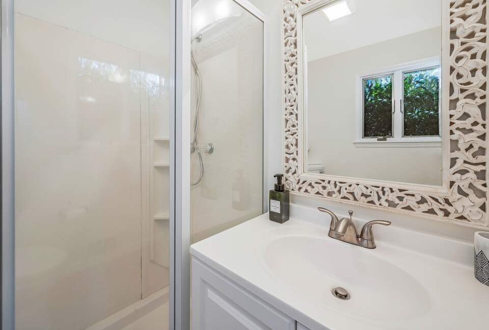 Cozy Retreat With Pool, Hot Tub, and Close to Beach - Wading River, New York