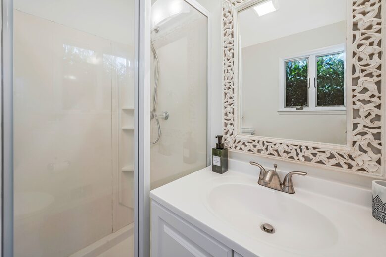 Cozy Retreat With Pool, Hot Tub, and Close to Beach - Wading River, New York