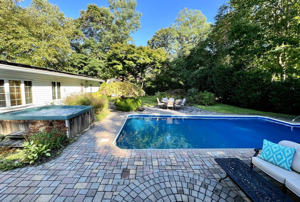 Cozy Retreat With Pool, Hot Tub, and Close to Beach - Wading River, New York