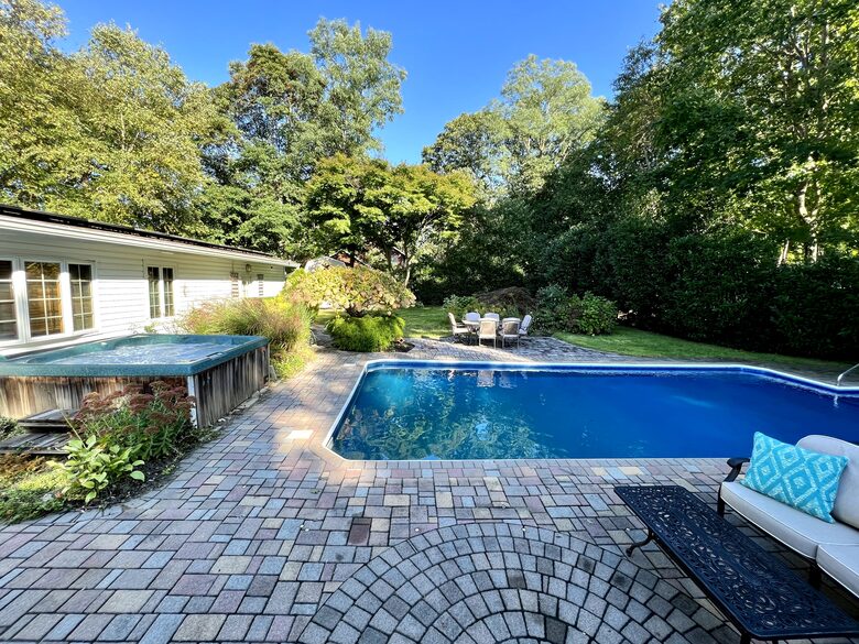 Cozy Retreat With Pool, Hot Tub, and Close to Beach - Wading River, New York