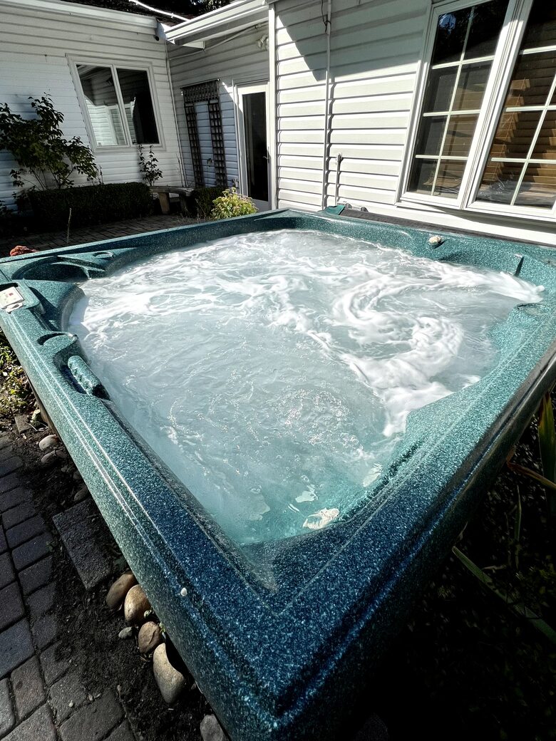 Cozy Retreat With Pool, Hot Tub, and Close to Beach - Wading River, New York