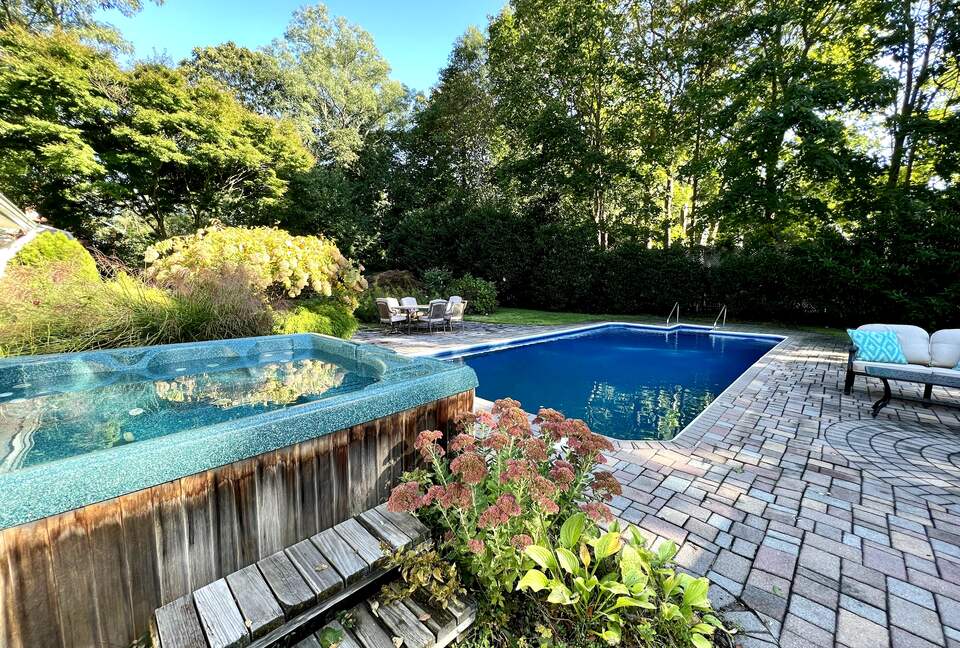 Cozy Retreat With Pool, Hot Tub, and Close to Beach - Wading River, New York