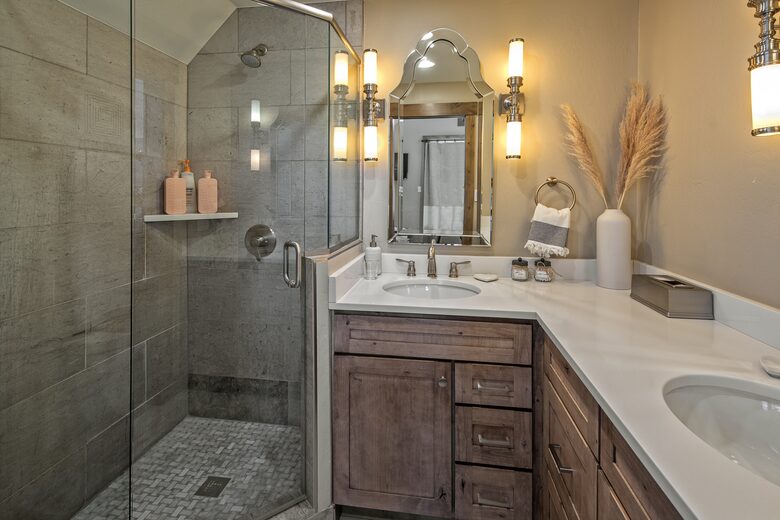 Cozy home in Breckenridge Historic District - ski, mountain bike & hike - walk to shopping + dining - Breckenridge, Colorado