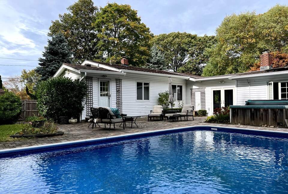 Cozy Retreat With Pool, Hot Tub, and Close to Beach - Wading River, New York
