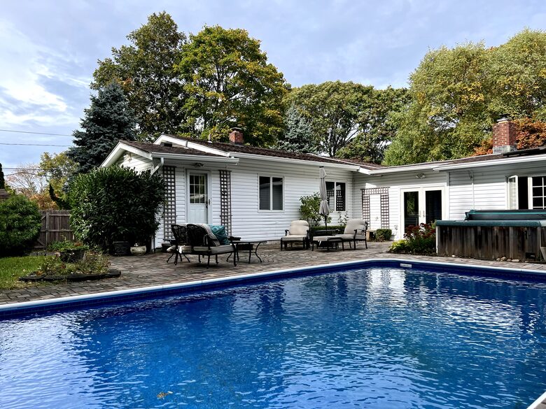 Cozy Retreat With Pool, Hot Tub, and Close to Beach - Wading River, New York