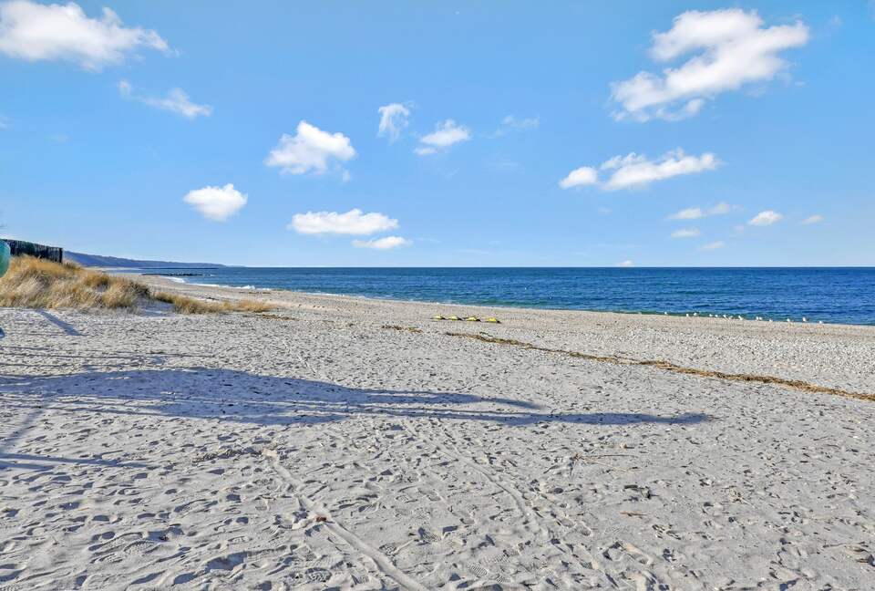 Cozy Retreat With Pool, Hot Tub, and Close to Beach - Wading River, New York