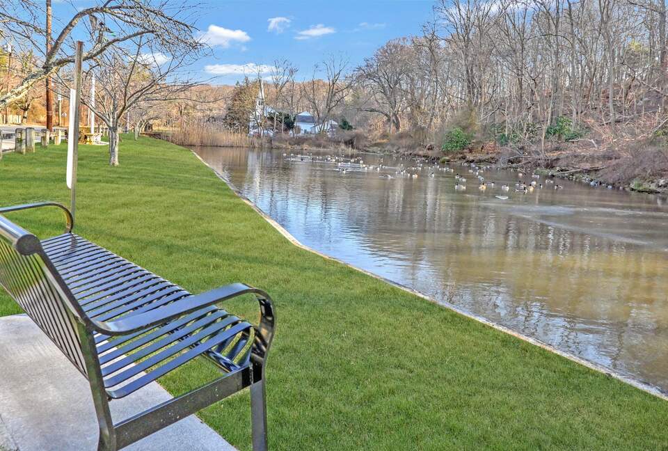 Cozy Retreat With Pool, Hot Tub, and Close to Beach - Wading River, New York