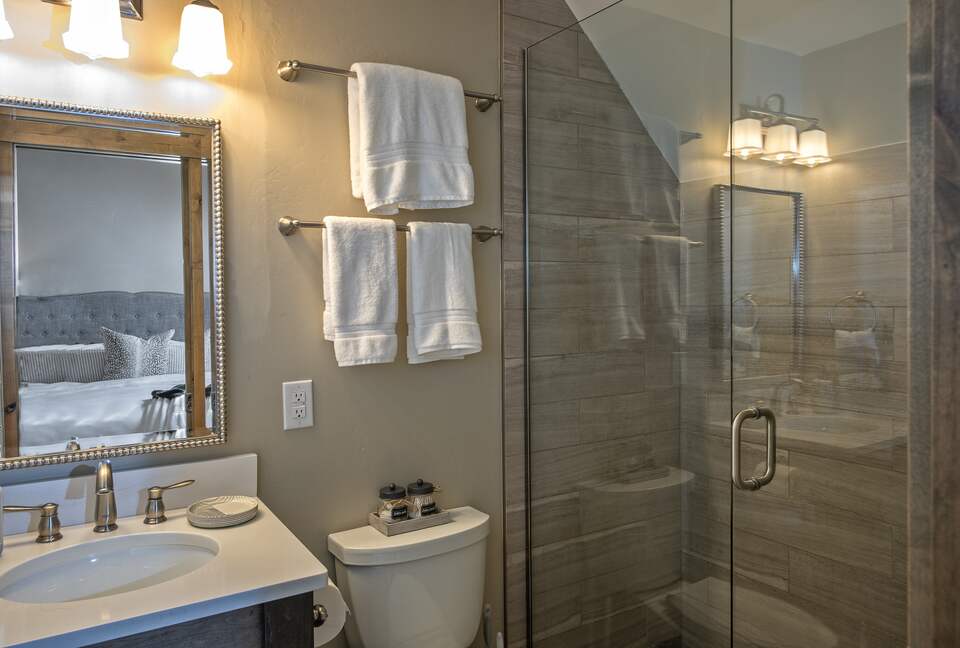 Cozy home in Breckenridge Historic District - ski, mountain bike & hike - walk to shopping + dining - Breckenridge, Colorado