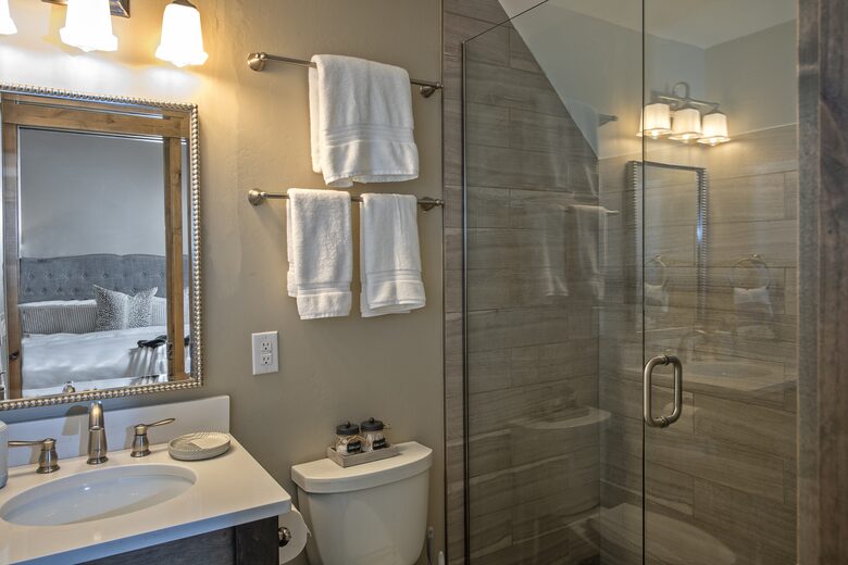 Cozy home in Breckenridge Historic District - ski, mountain bike & hike - walk to shopping + dining - Breckenridge, Colorado