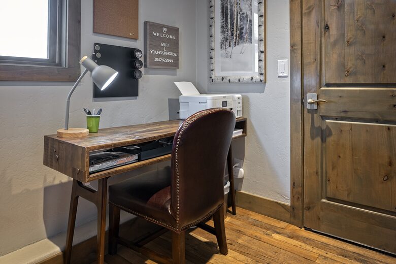 Cozy home in Breckenridge Historic District - ski, mountain bike & hike - walk to shopping + dining - Breckenridge, Colorado