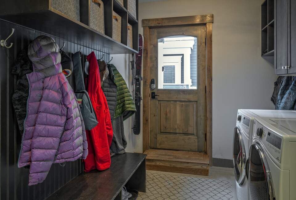 Cozy home in Breckenridge Historic District - ski, mountain bike & hike - walk to shopping + dining - Breckenridge, Colorado