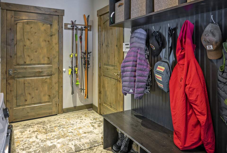 Cozy home in Breckenridge Historic District - ski, mountain bike & hike - walk to shopping + dining - Breckenridge, Colorado