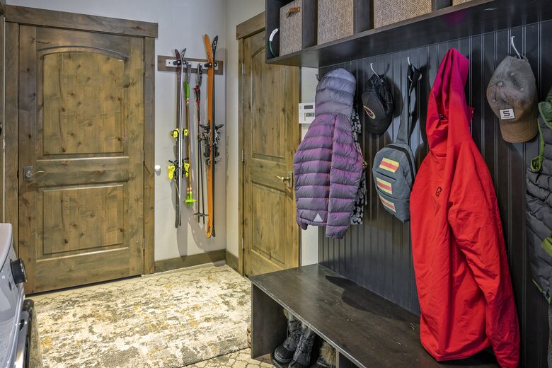 Cozy home in Breckenridge Historic District - ski, mountain bike & hike - walk to shopping + dining - Breckenridge, Colorado