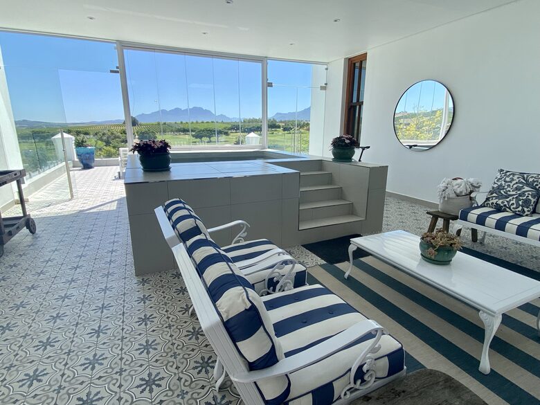 Upstairs veranda with swimming pool