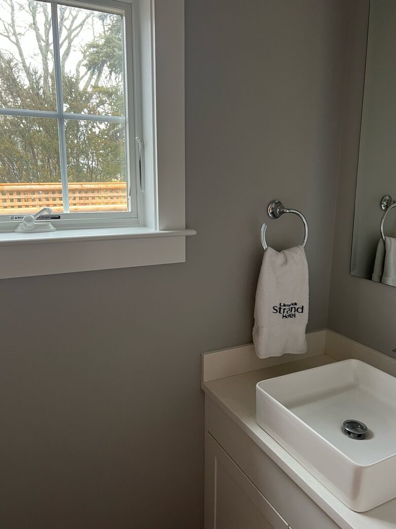 Modern Beach House on Cape Cod - Hyannis, Massachusetts