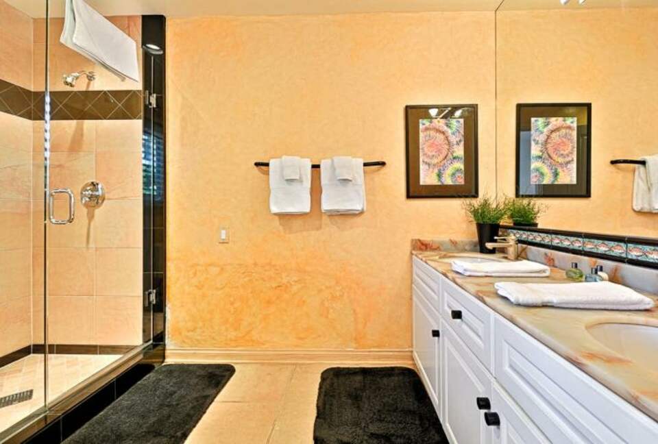 LA JOLLA 4-Bedroom Home, Private Tennis Court Pool and Jacuzzi - La Jolla, California