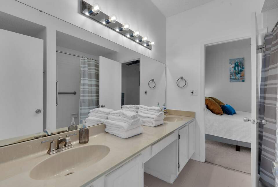 Penthouse With Ocean Views and Private Beach Access - Destin, Florida