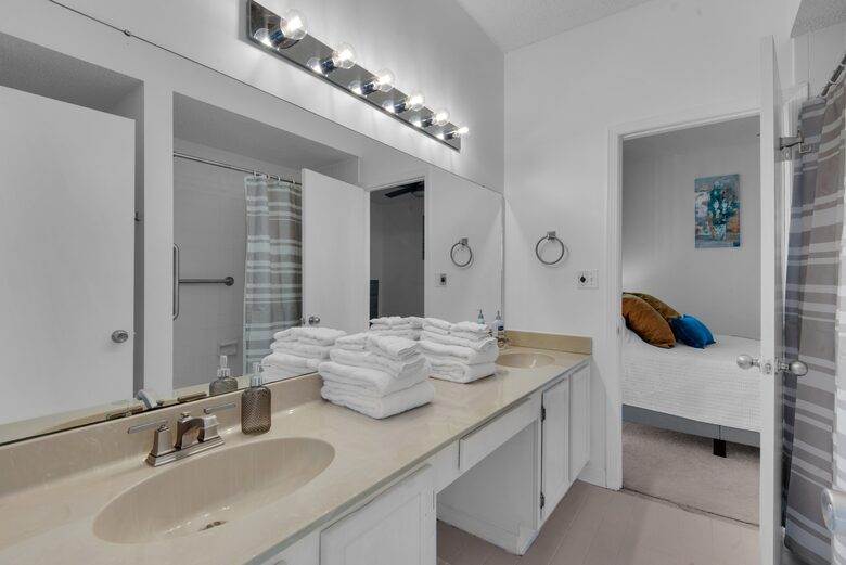 Penthouse With Ocean Views and Private Beach Access - Destin, Florida