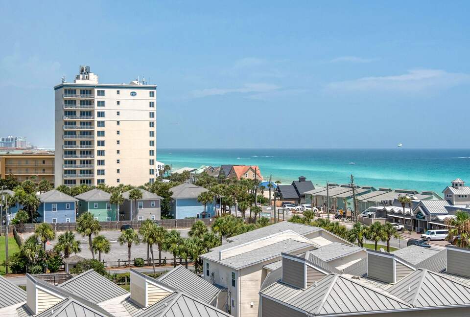 Penthouse With Ocean Views and Private Beach Access - Destin, Florida