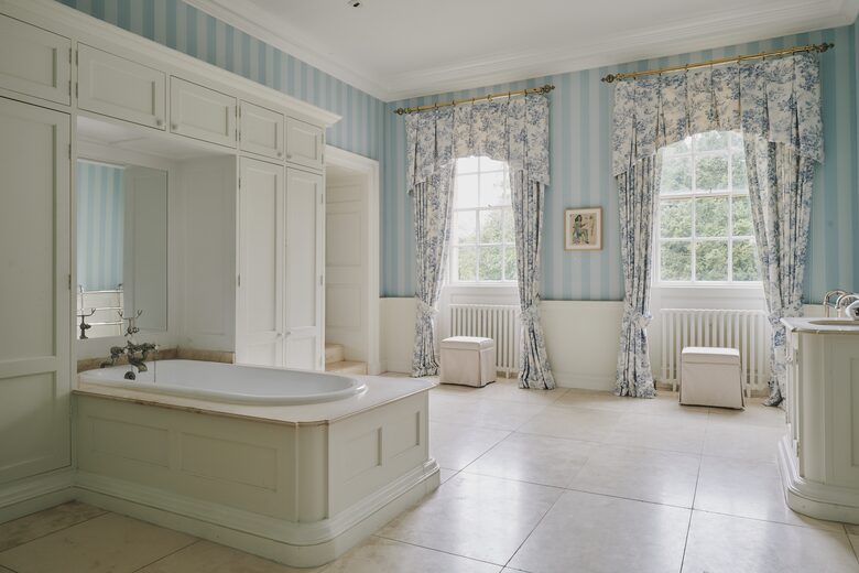 Langley House (R) - Langley Burrell, United Kingdom