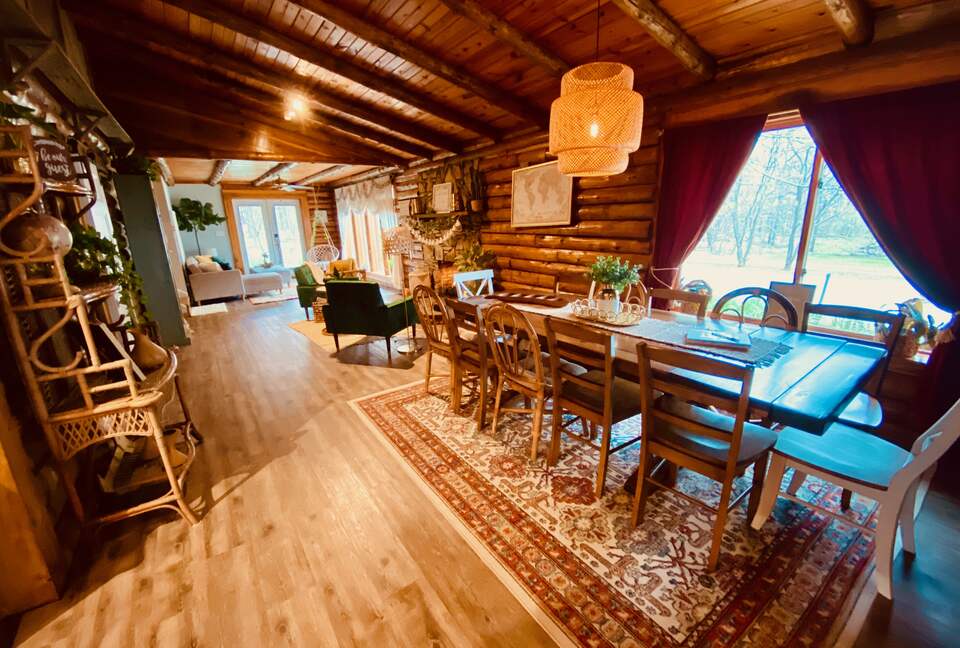 Boho-style Cabin with Hot Tub - Olmstead, Kentucky