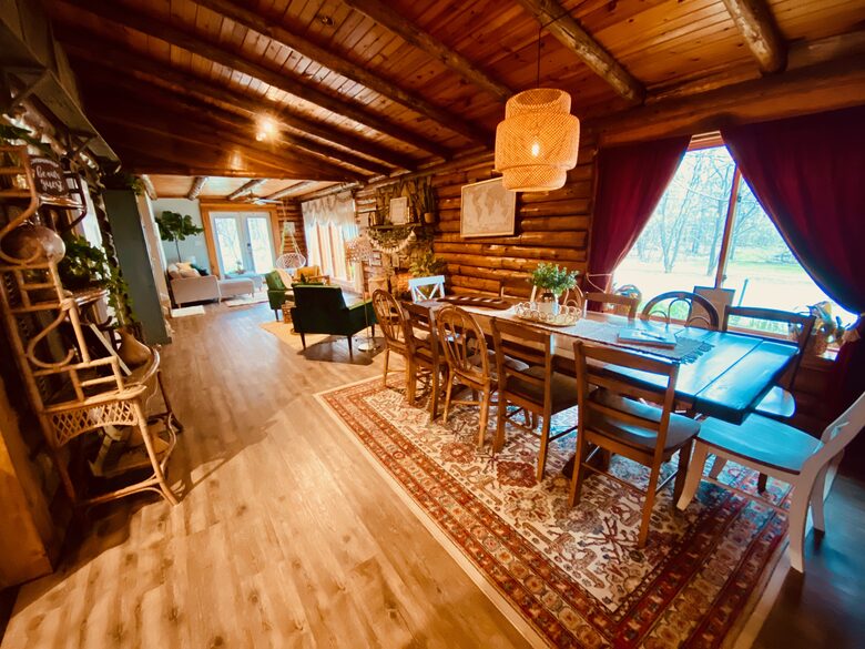 Boho-style Cabin with Hot Tub - Olmstead, Kentucky