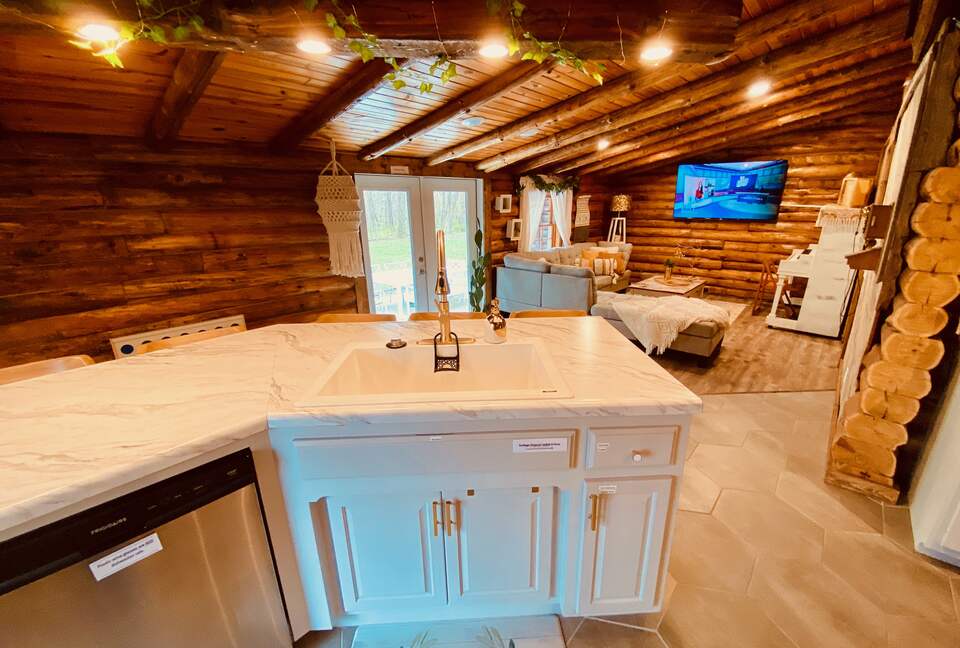 Boho-style Cabin with Hot Tub - Olmstead, Kentucky